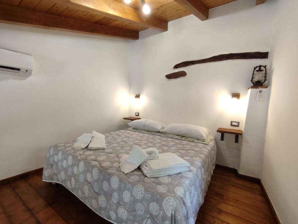 La Corte Dei Baroni Bed & Breakfast Loceri ภายนอก รูปภาพ